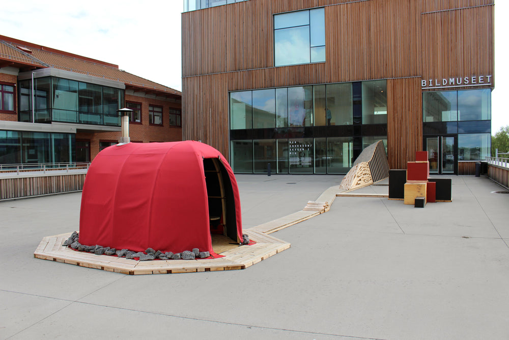 Hikkis tältbastu utanför Bildmuseet i Umeå